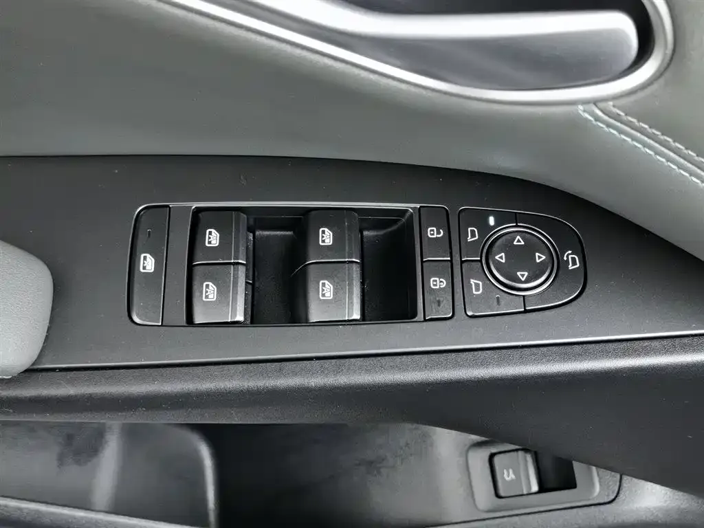 BYD Qin L — фото 9