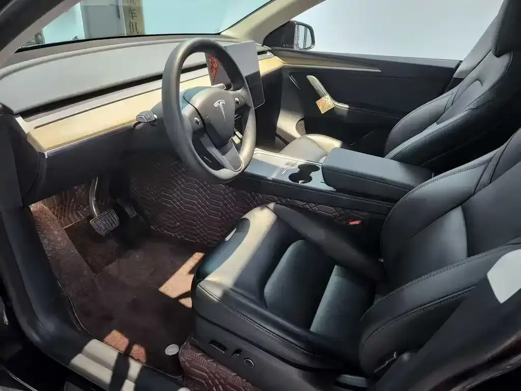 Tesla Model Y — фото 8