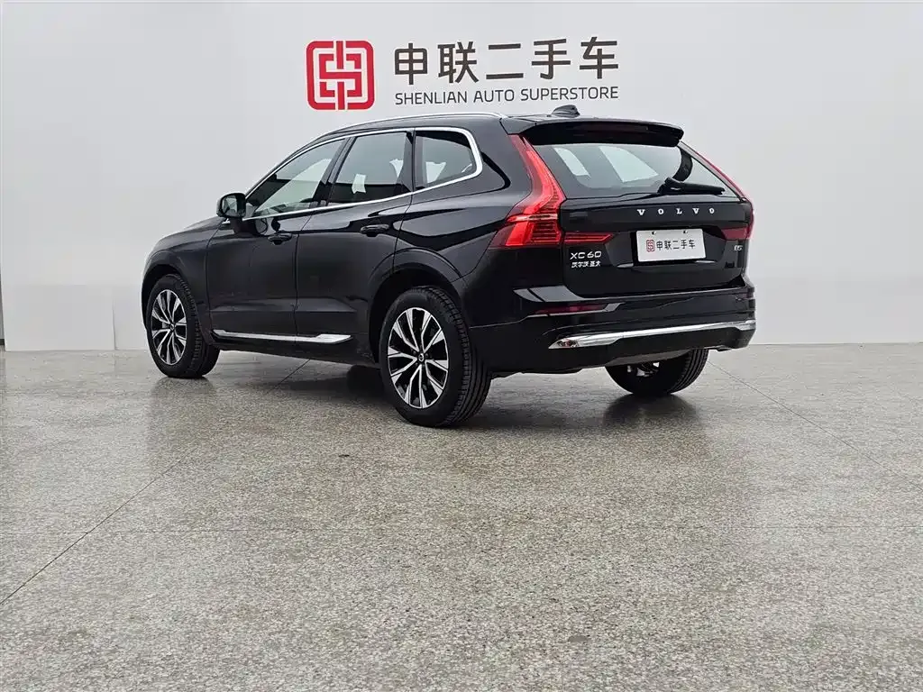 Volvo XC60 — фото 10