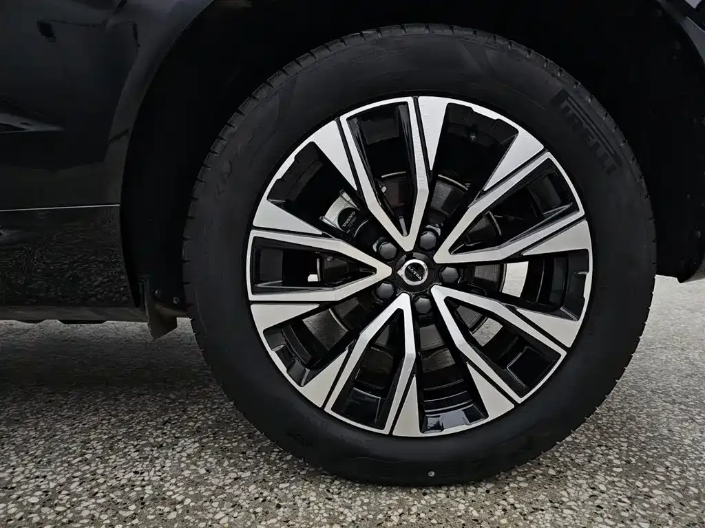 Volvo XC60 — фото 4