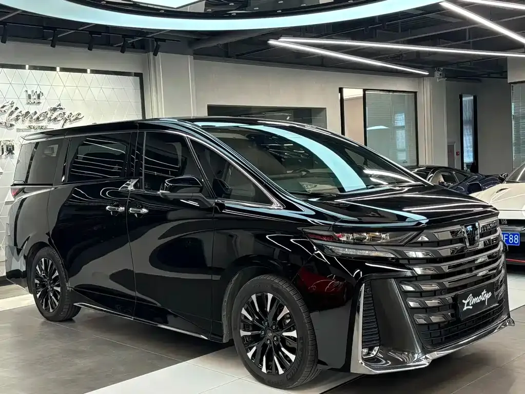 Toyota Vellfire — фото 1