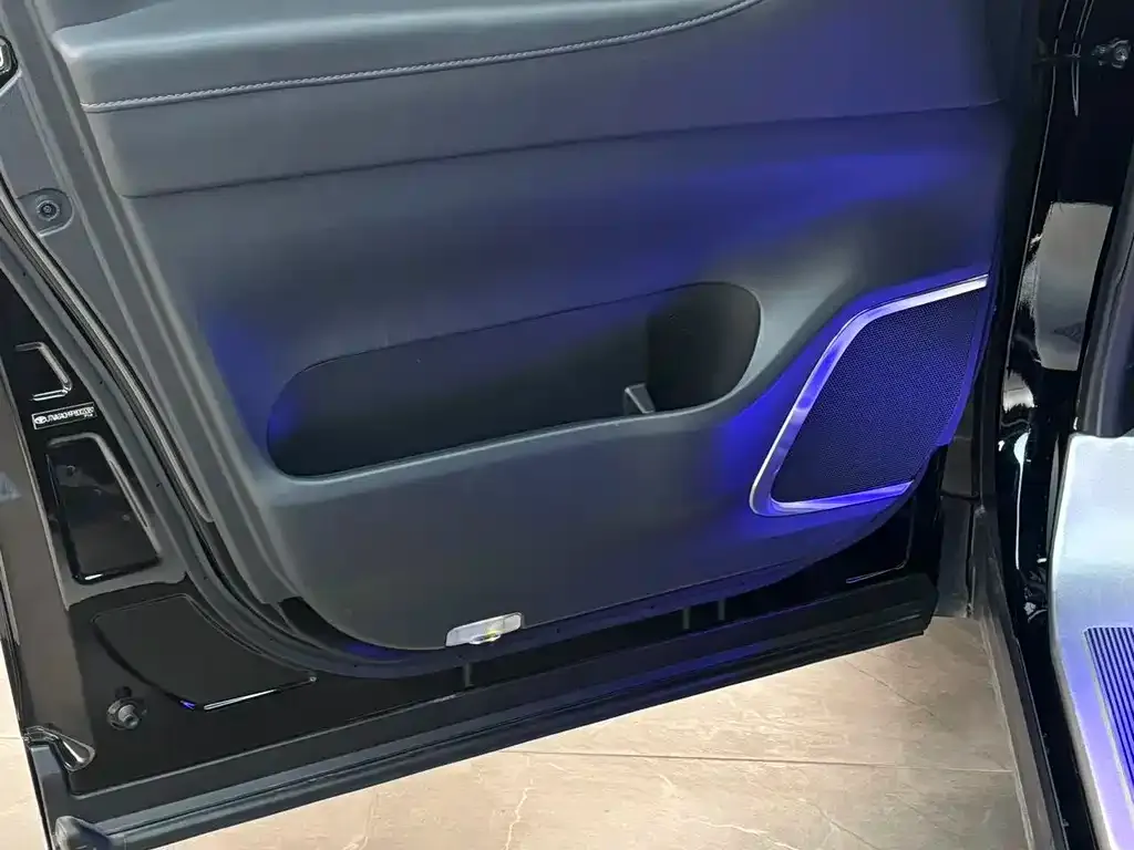 Toyota Vellfire — фото 8