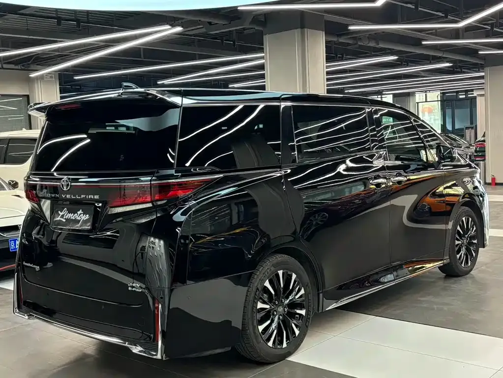 Toyota Vellfire — фото 9