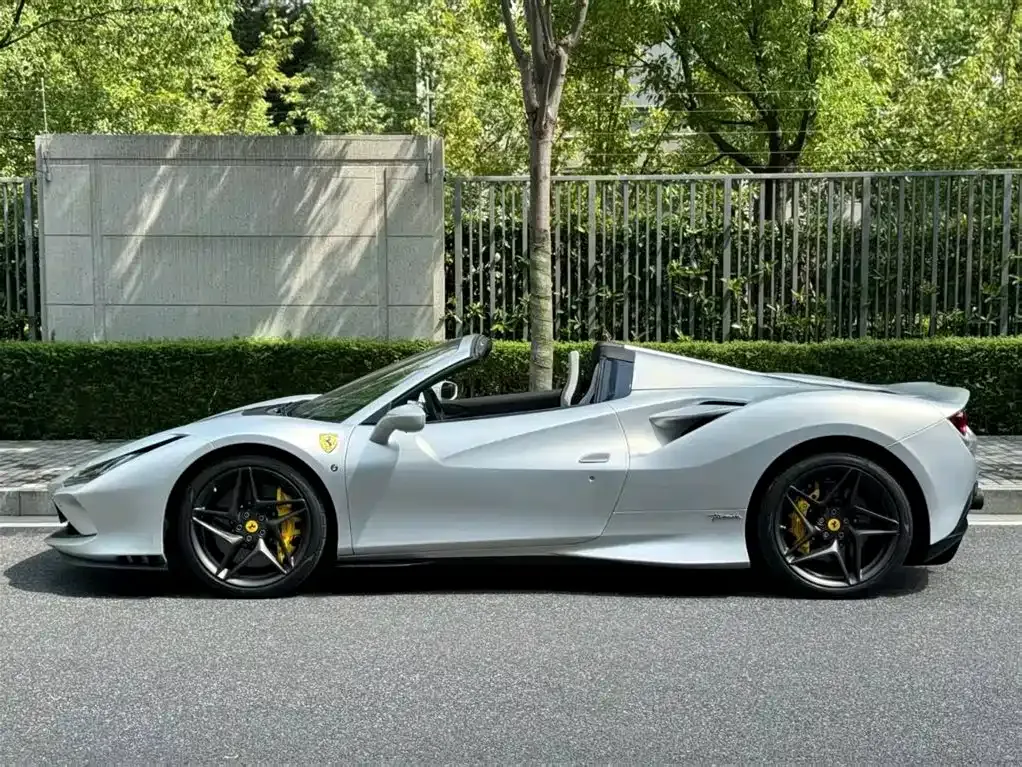 Ferrari F8 — фото 9