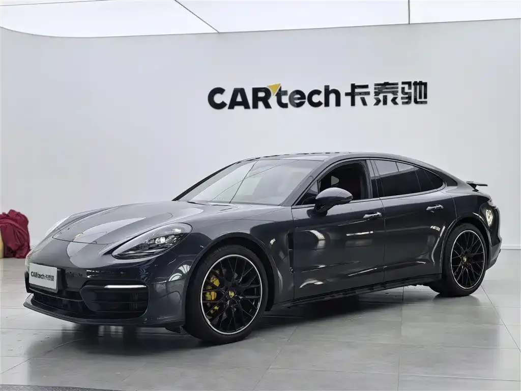 Porsche Panamera — фото 1