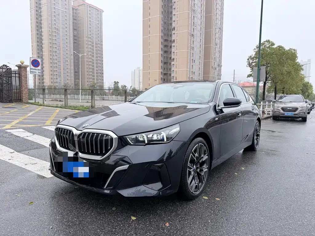 BMW 5 Series — фото 1