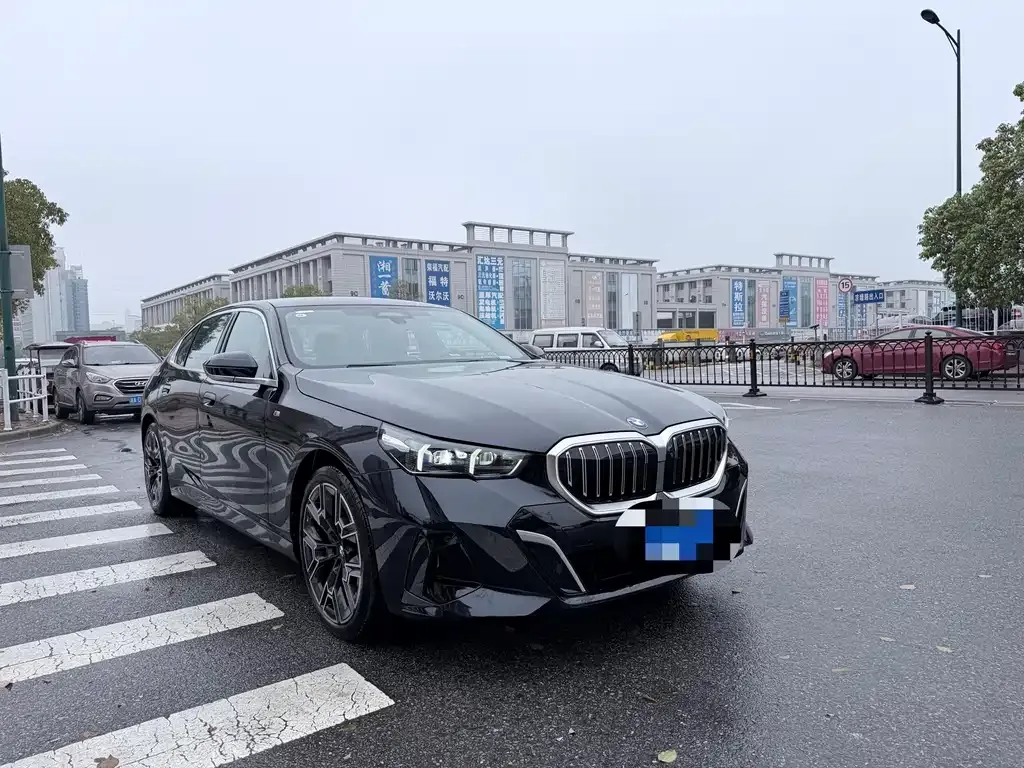 BMW 5 Series — фото 4