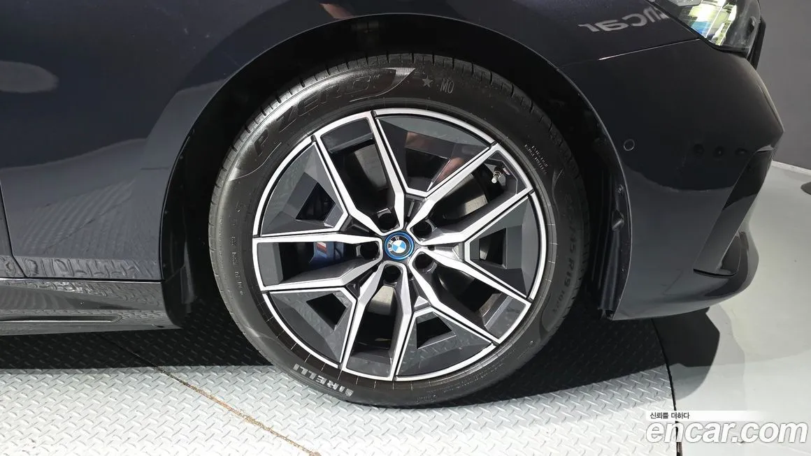 BMW i5 — фото 4