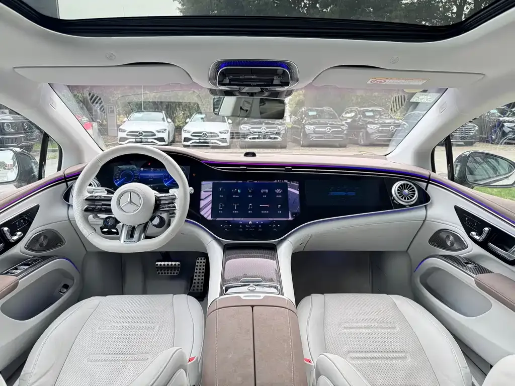 Mercedes-Benz EQS AMG — фото 10