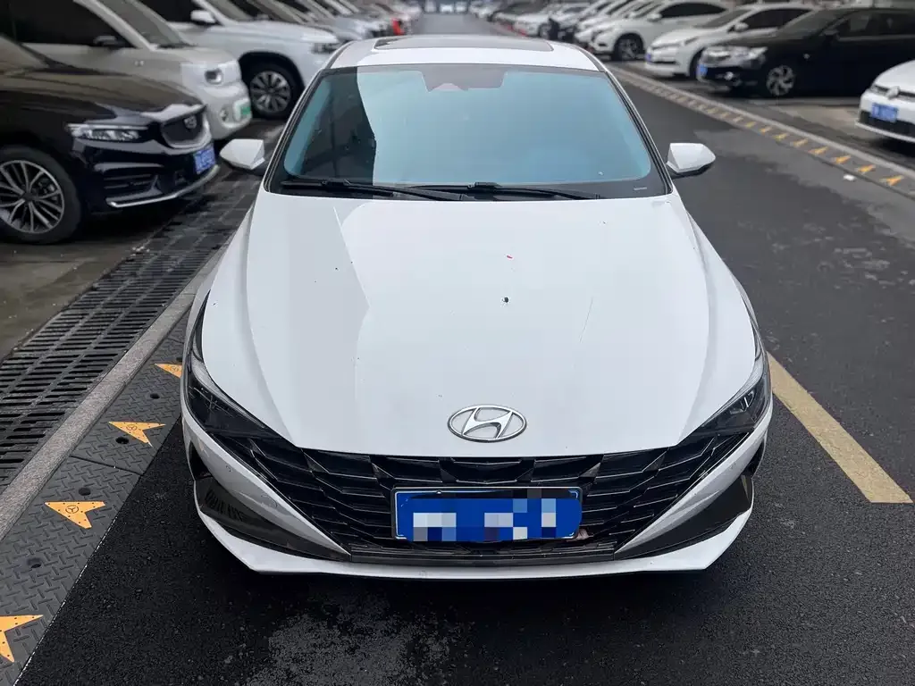 Hyundai Elantra — фото 3