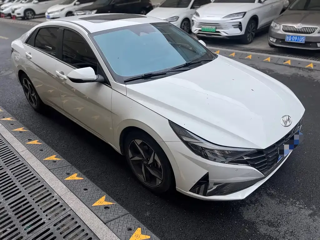 Hyundai Elantra — фото 6