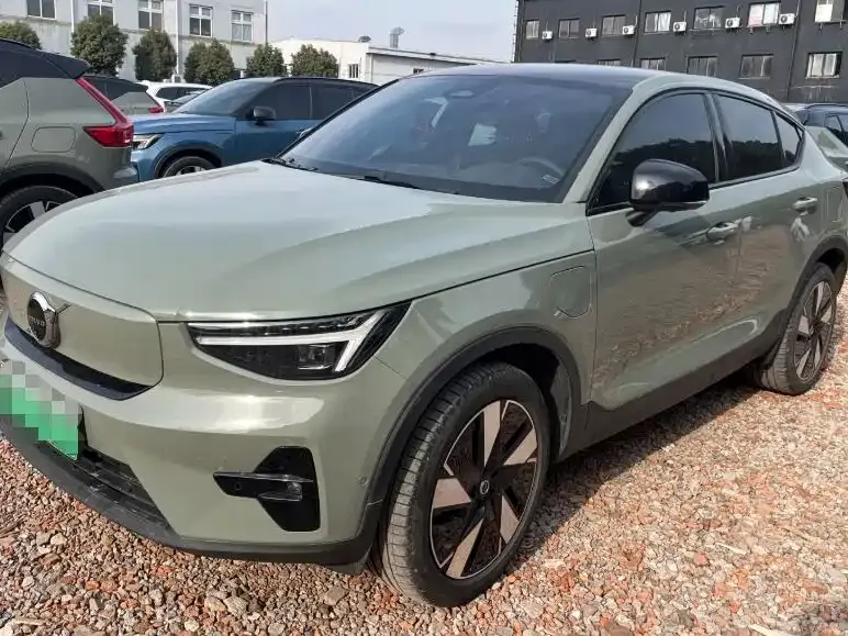 Volvo C40 — фото 1