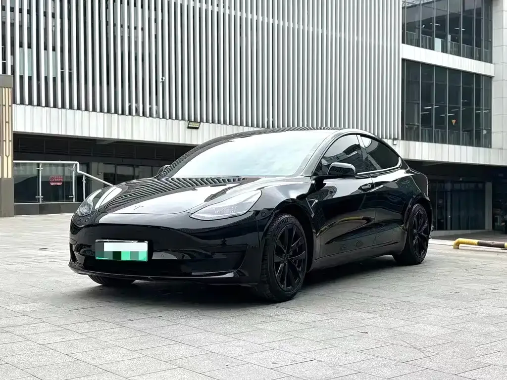 Tesla Model 3 — фото 1