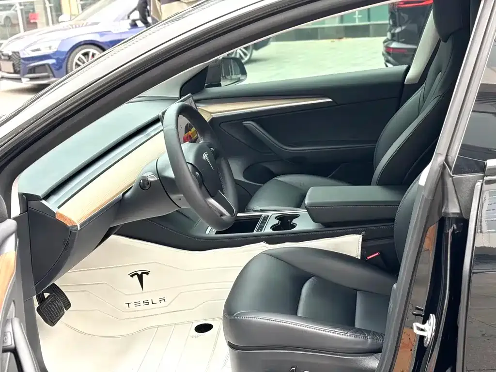 Tesla Model 3 — фото 3
