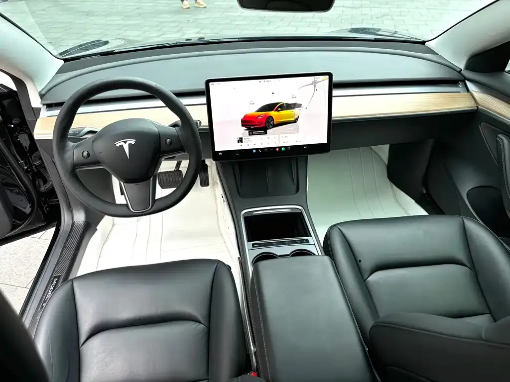 Tesla Model 3 — фото 8