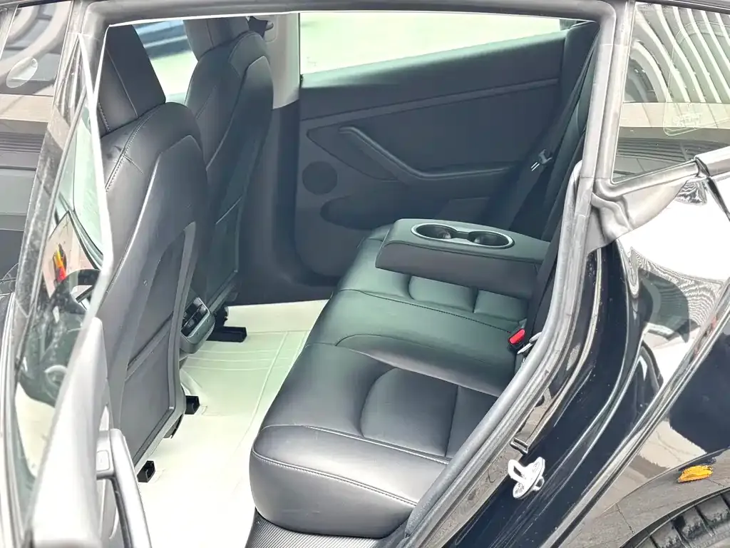 Tesla Model 3 — фото 5