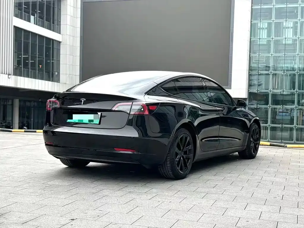 Tesla Model 3 — фото 4