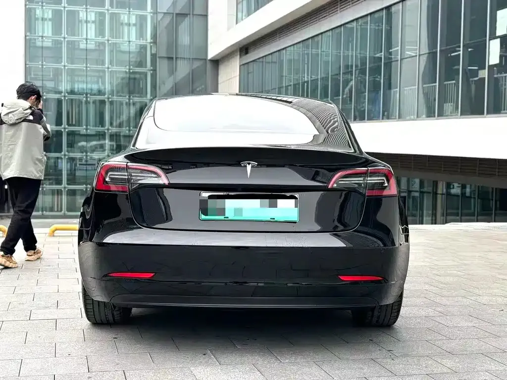 Tesla Model 3 — фото 9