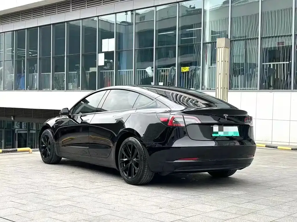 Tesla Model 3 — фото 2