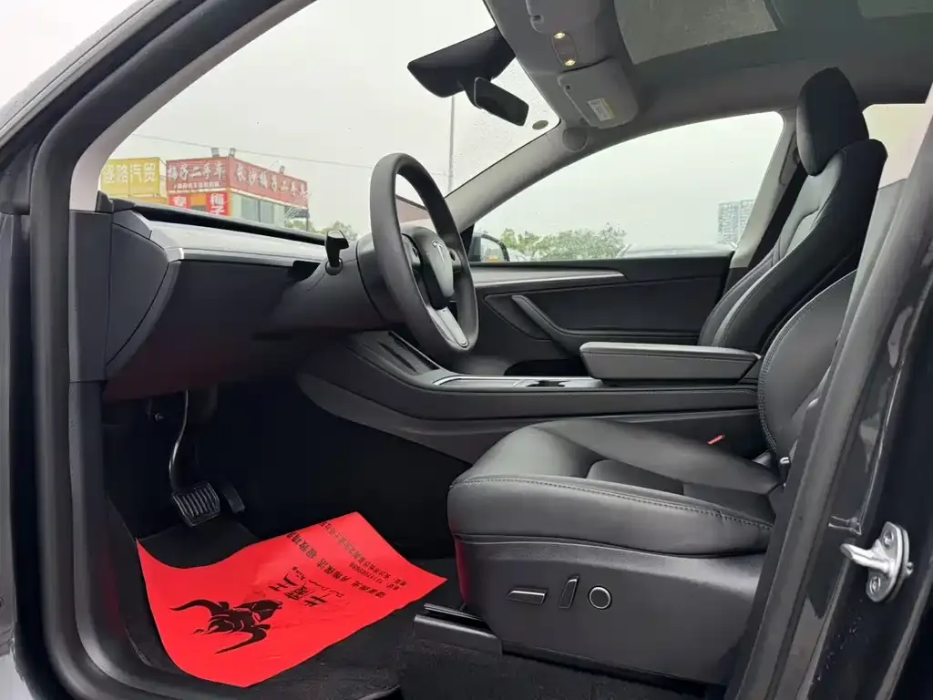 Tesla Model Y — фото 4