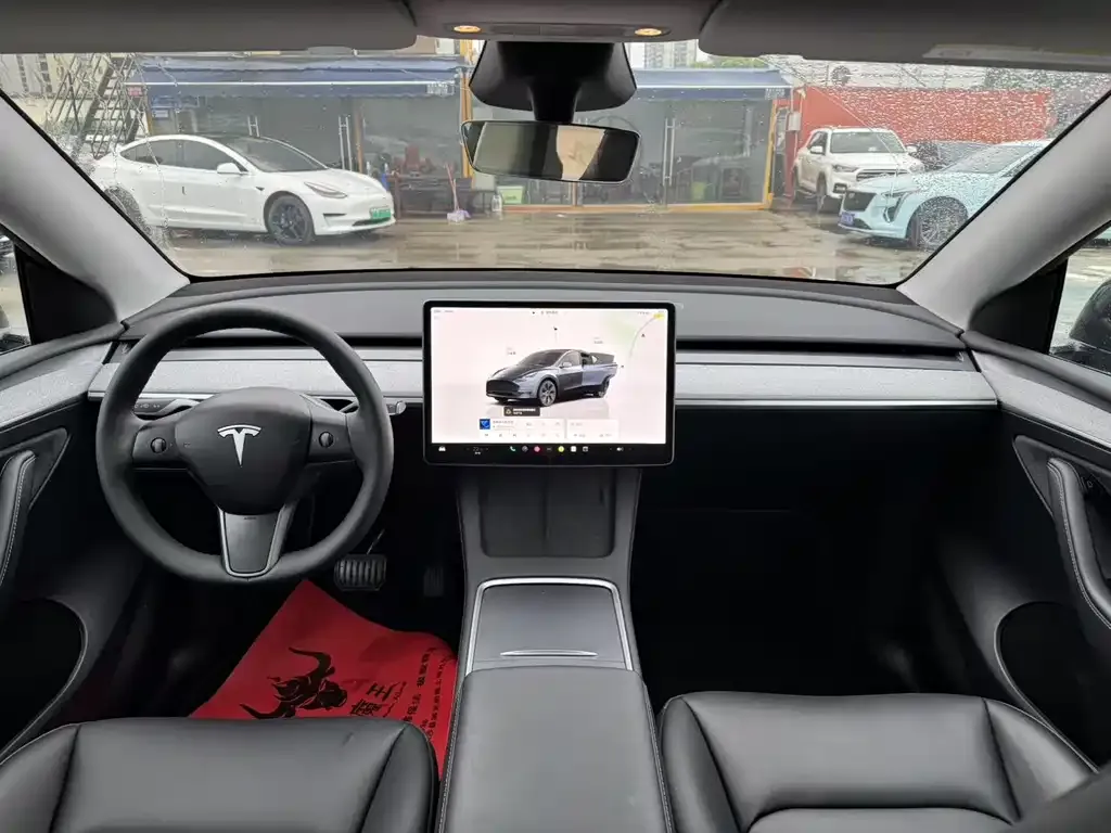 Tesla Model Y — фото 2