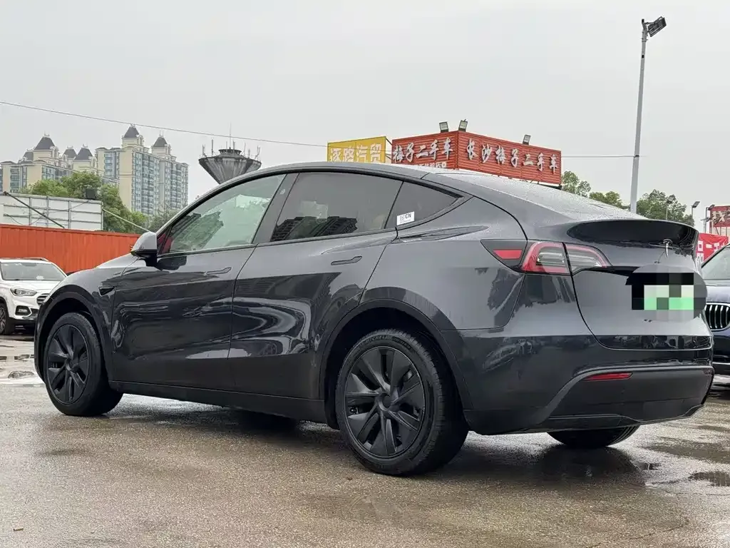 Tesla Model Y — фото 5