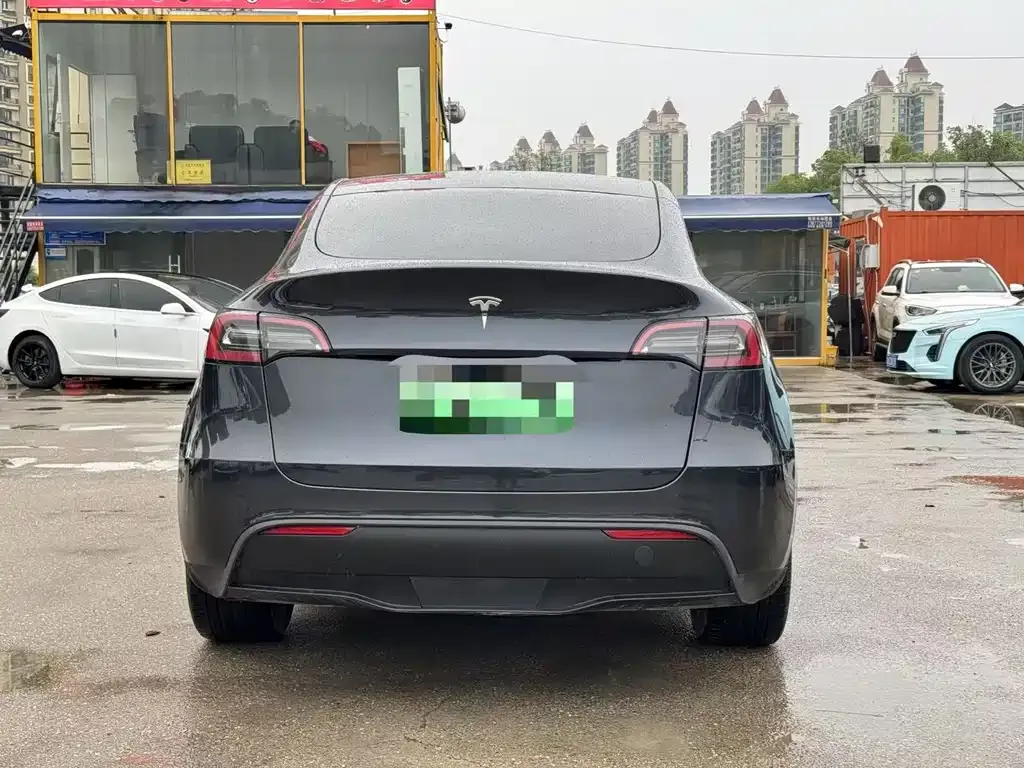 Tesla Model Y — фото 7