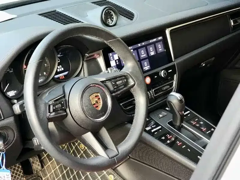 Porsche Macan — фото 9