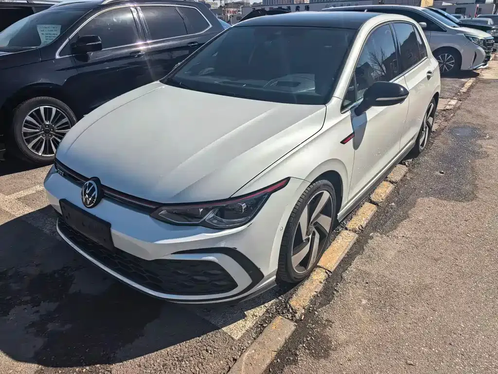 Volkswagen Golf GTI — фото 1