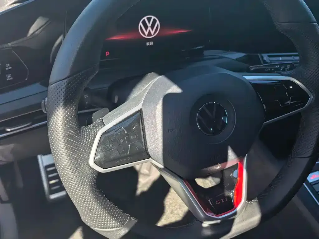 Volkswagen Golf GTI — фото 10