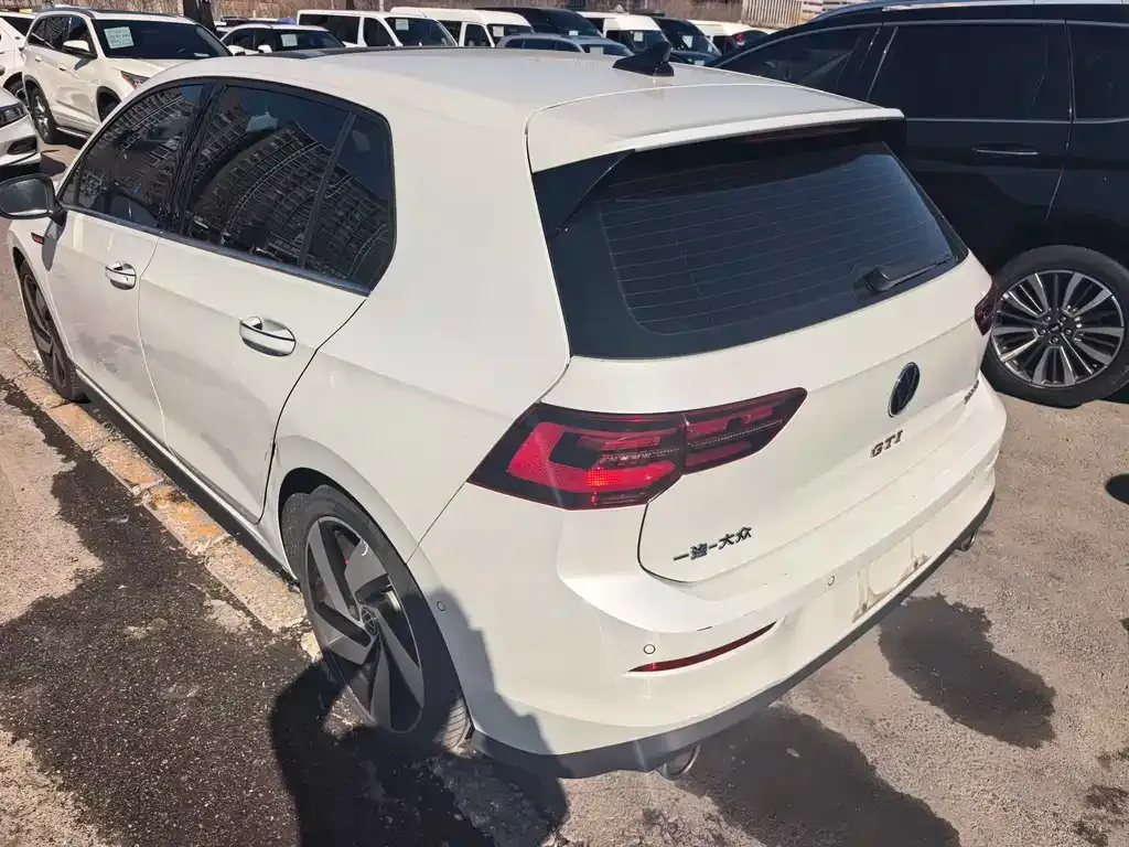Volkswagen Golf GTI — фото 7