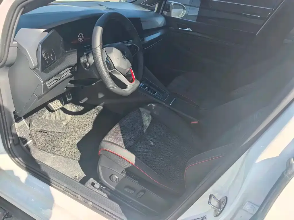 Volkswagen Golf GTI — фото 4