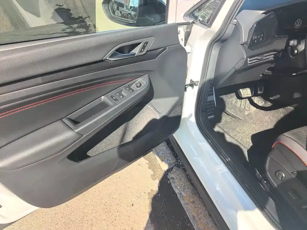 Volkswagen Golf GTI — фото 8