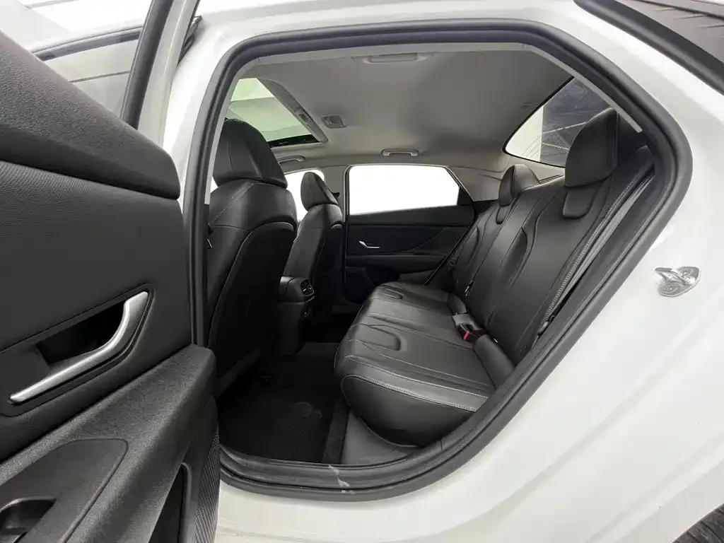Hyundai Elantra — фото 9