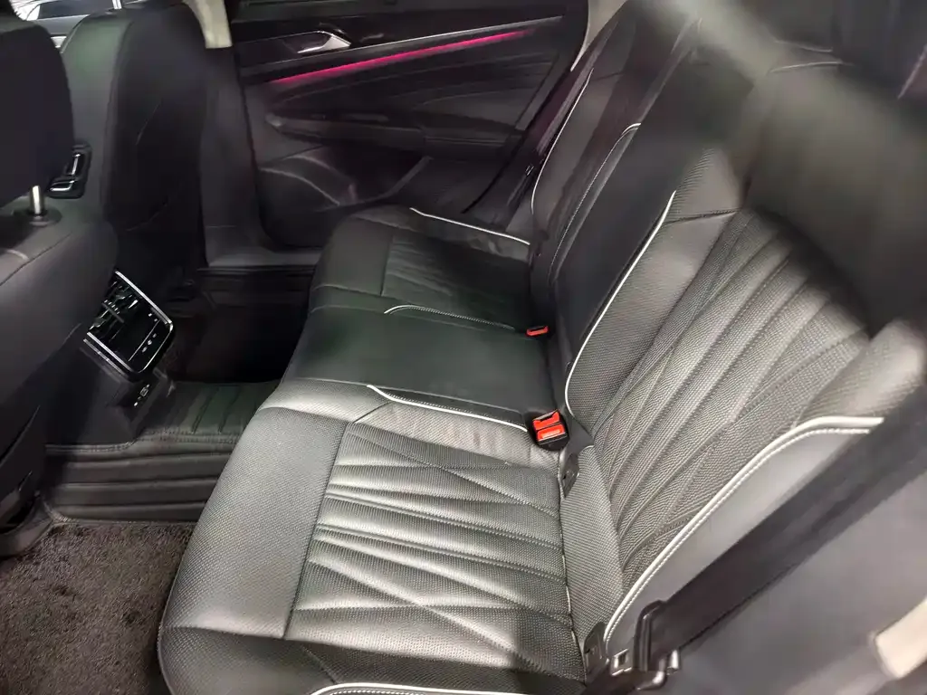 Volkswagen Passat — фото 8
