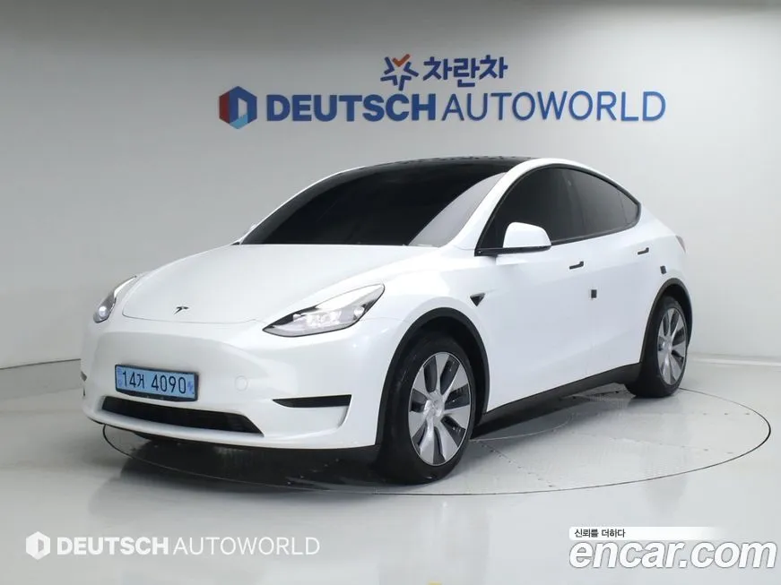 Tesla Model Y — фото 1