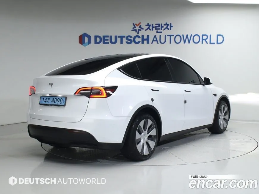 Tesla Model Y — фото 6