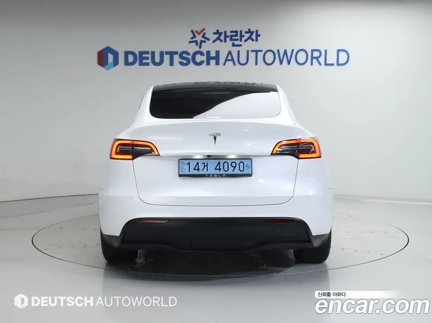 Tesla Model Y — фото 3