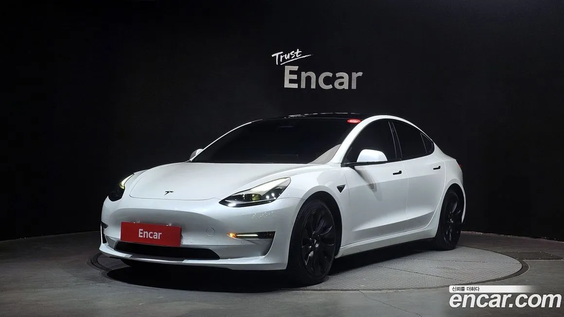Tesla Model 3 — фото 1