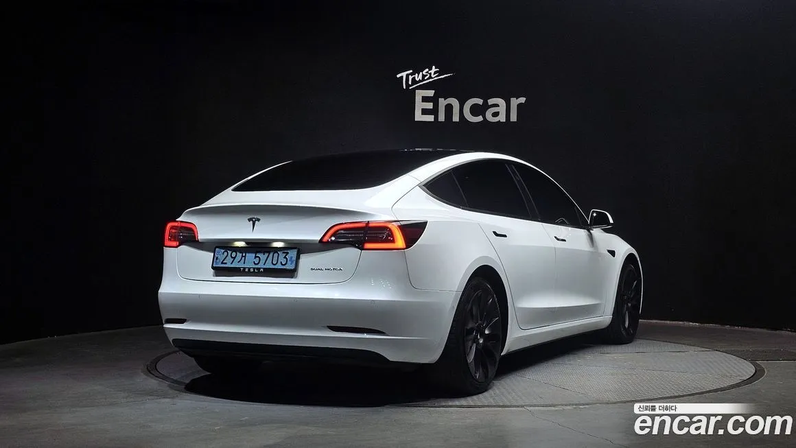 Tesla Model 3 — фото 4