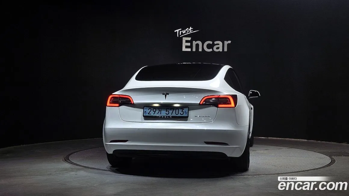 Tesla Model 3 — фото 8
