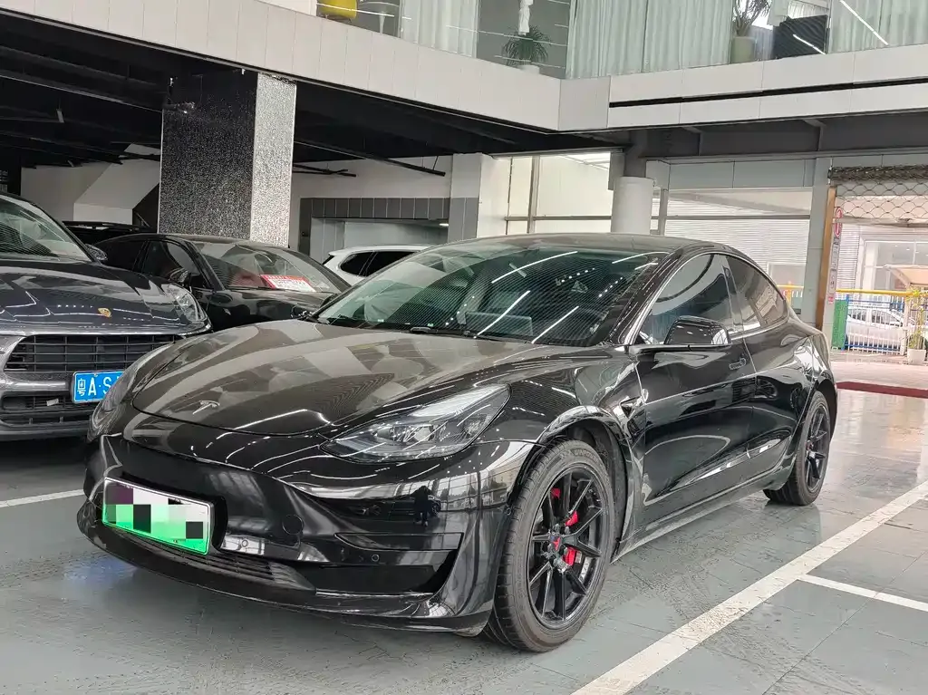 Tesla Model 3 — фото 1