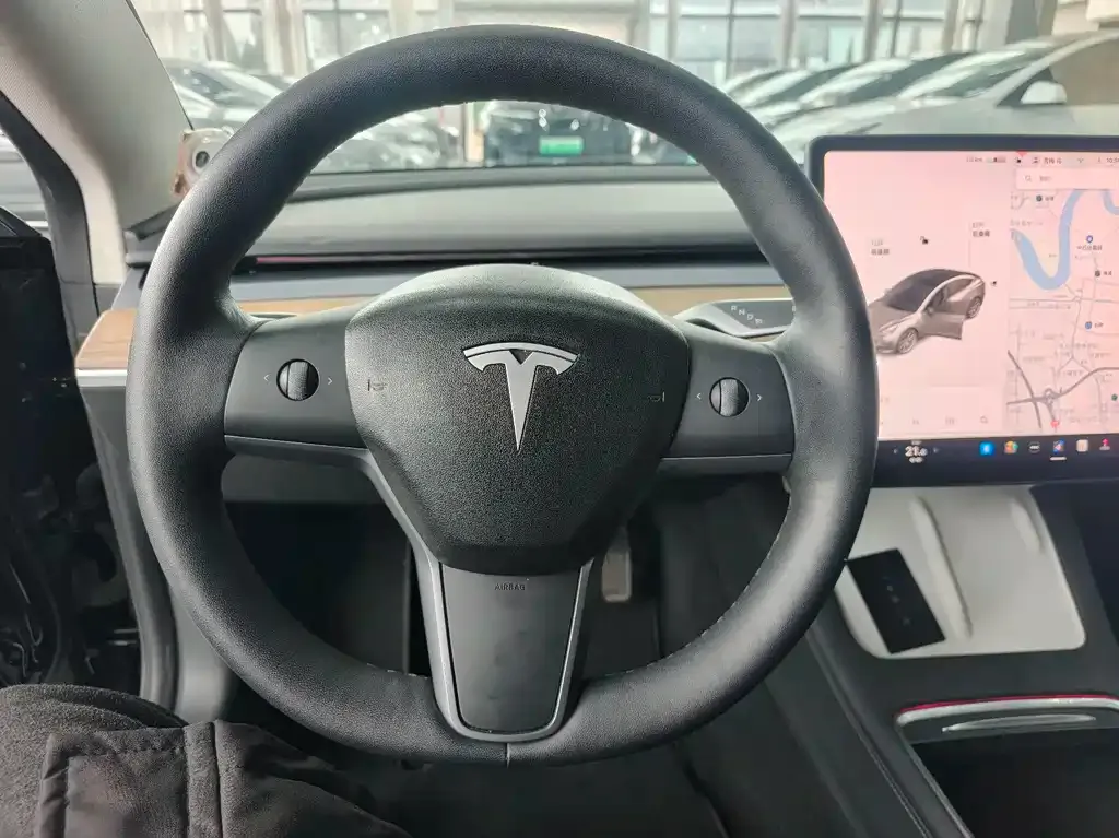 Tesla Model 3 — фото 10
