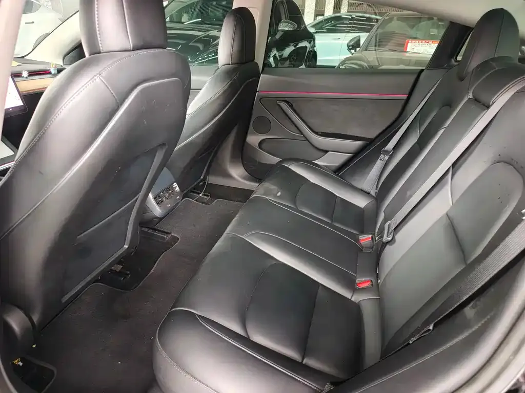 Tesla Model 3 — фото 3