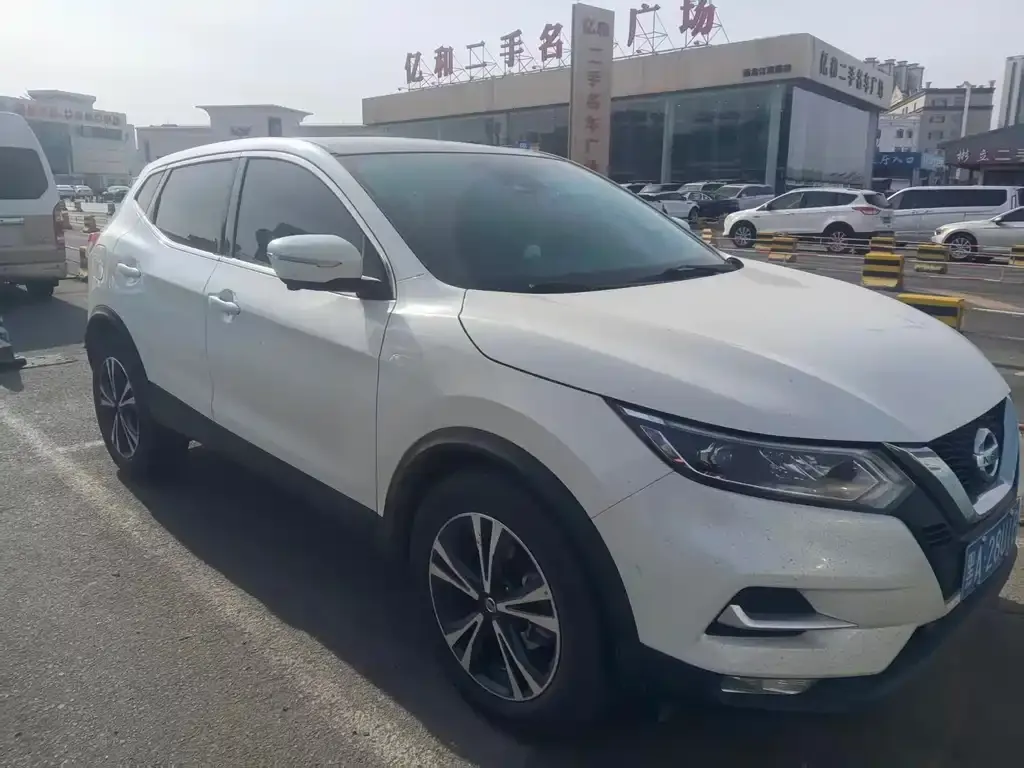 Nissan Qashqai — фото 1
