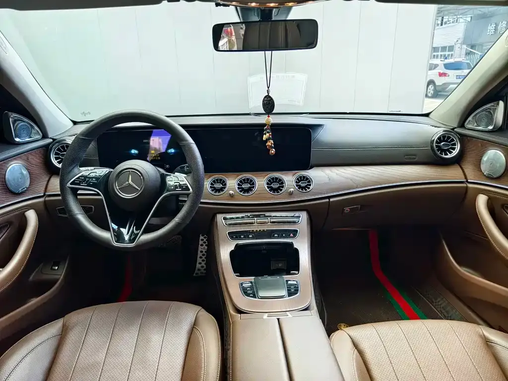 Mercedes-Benz E-Class — фото 10