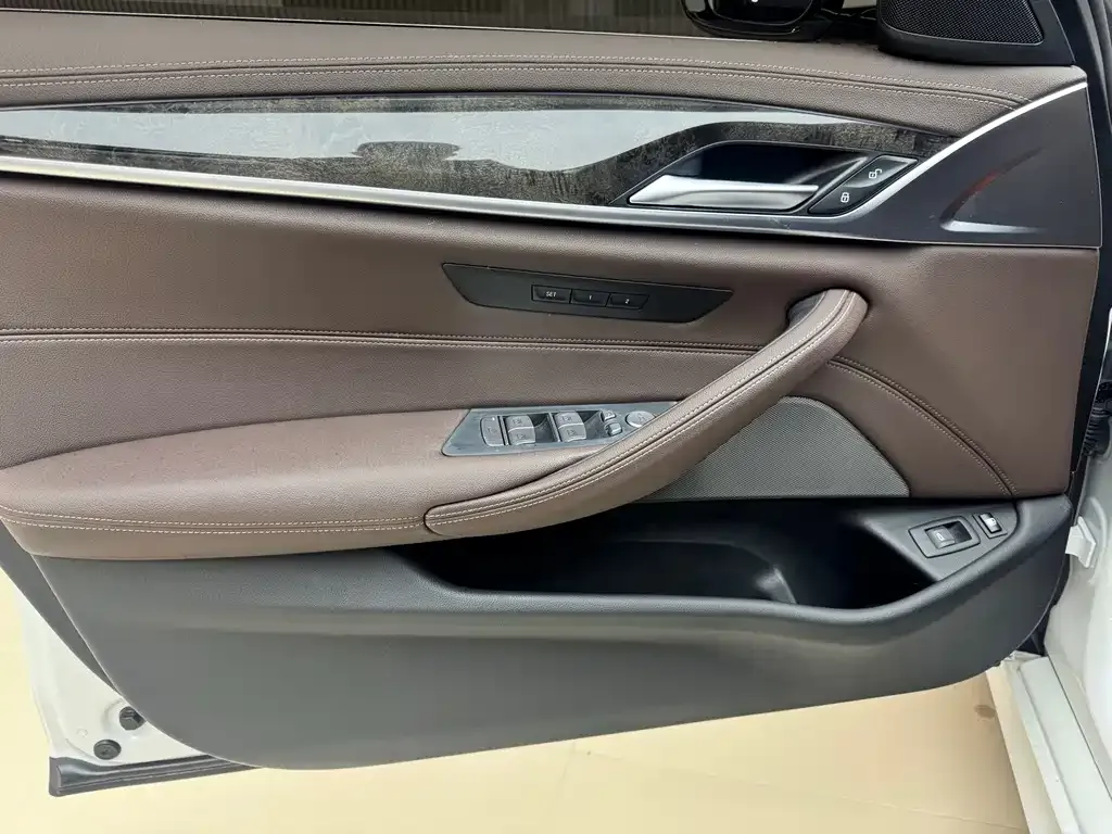 BMW 5 Series New Energy — фото 2