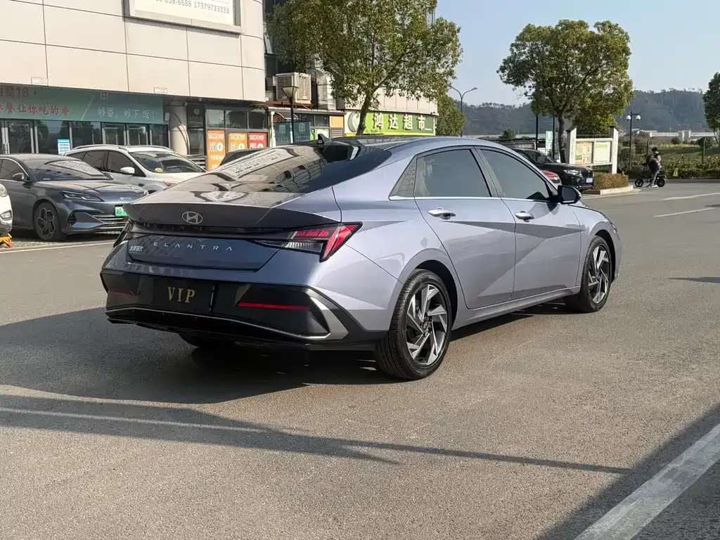 Hyundai Elantra — фото 10