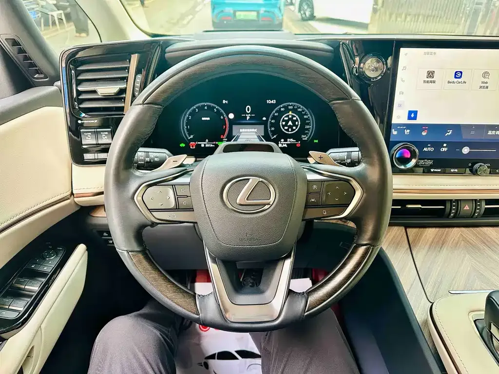 Lexus LM — фото 9