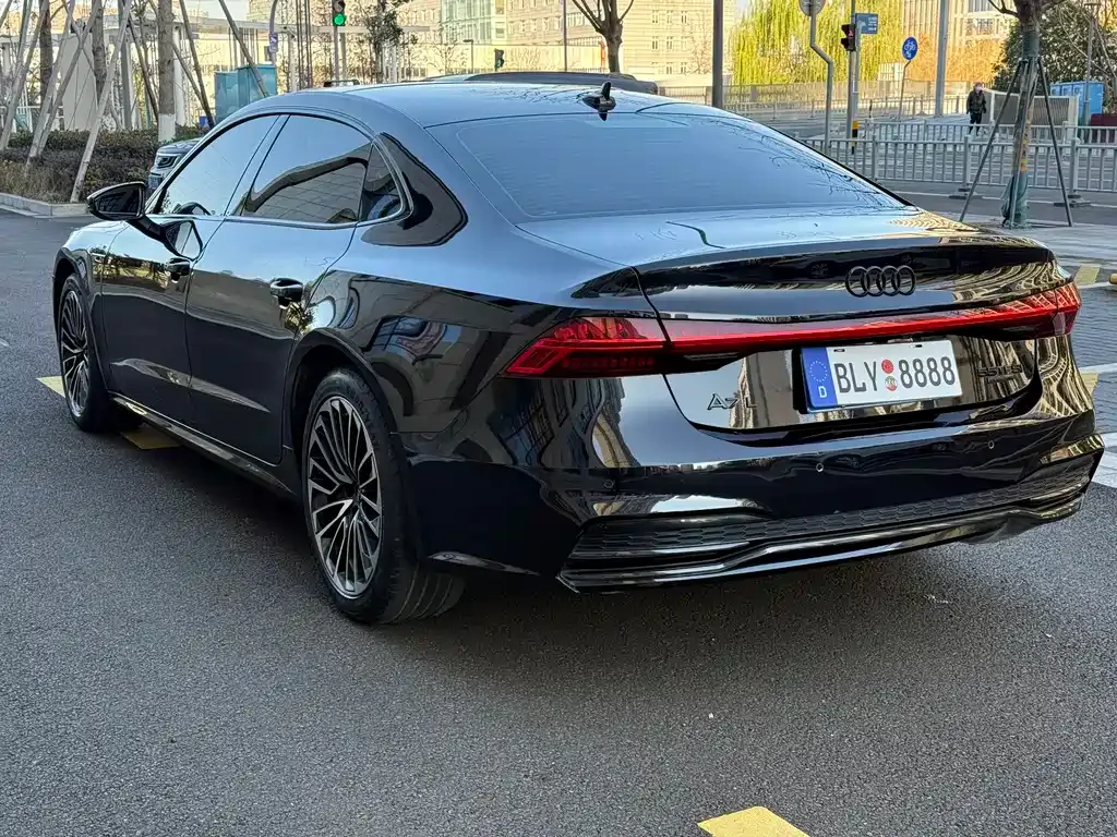 Audi A7L — фото 9